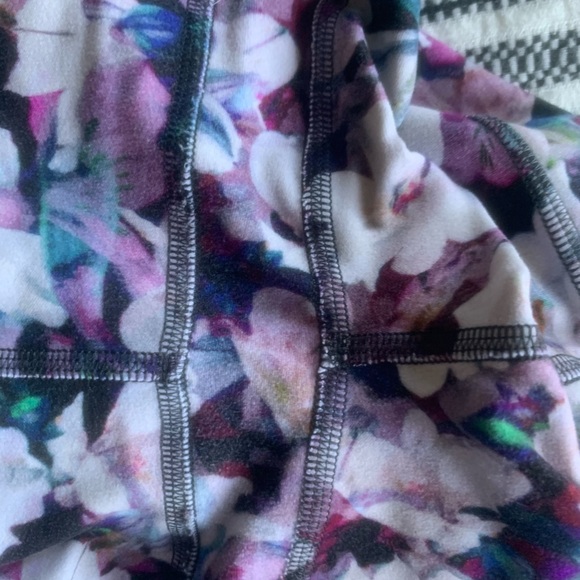 Lululemon Floral Utopia Align Leggings - Picture 5 of 5